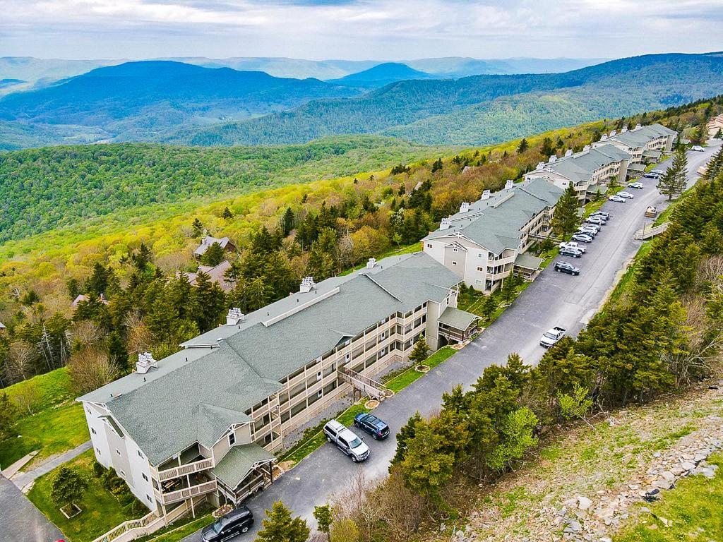 Remodeled Summit Condo At Snowshoe - Modern & Cozy ภายนอก รูปภาพ