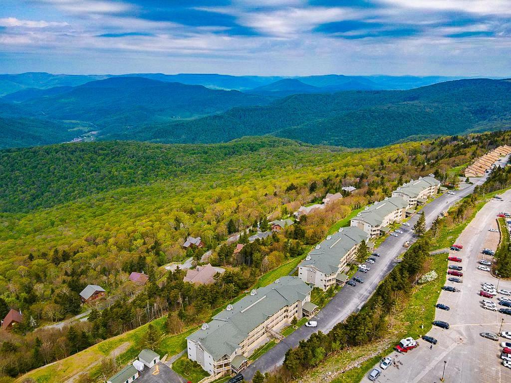 Remodeled Summit Condo At Snowshoe - Modern & Cozy ภายนอก รูปภาพ